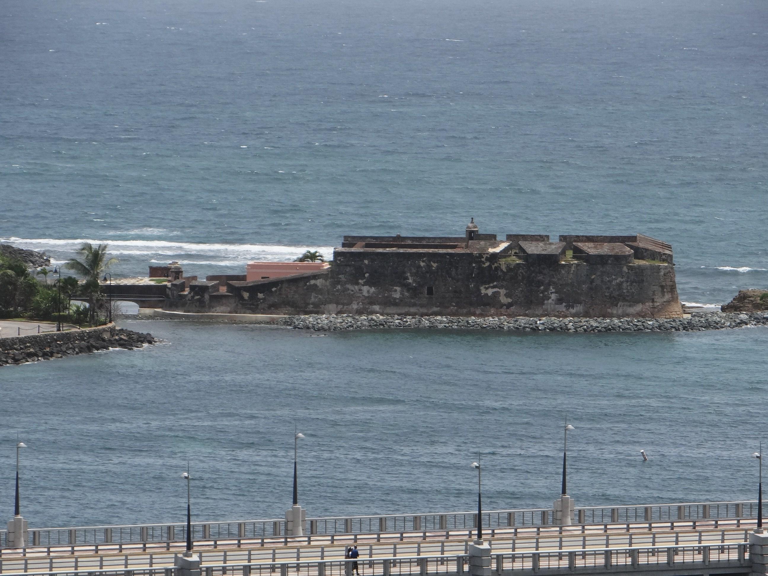 Vista desde la azotea del Edificio del Departamento de Justicia - San Juan (Miramar) - 2013 00031